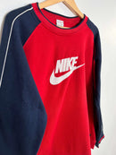 2000s Nike Sweatshirt Vintage Rouge vue du logo nike brodé