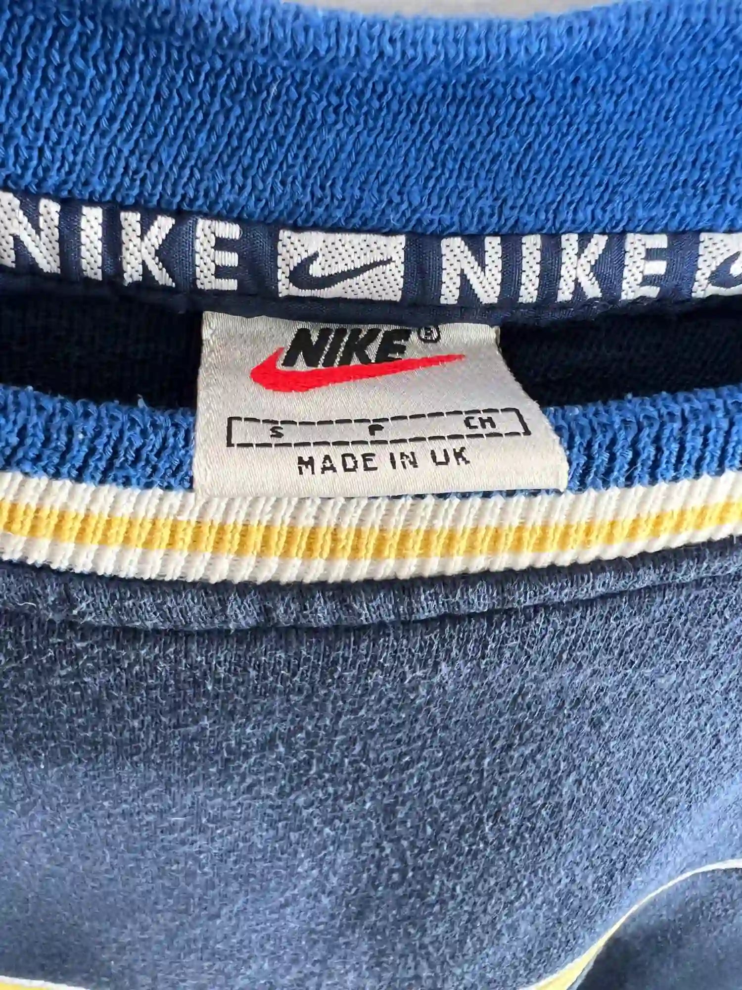 90's Vintage Nike Sweatshirt Big Swoosh Bleu vue etiquette