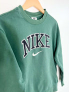 Nike 2000s Vintage Sweatshirt Vert Logo Brodé vue du logo