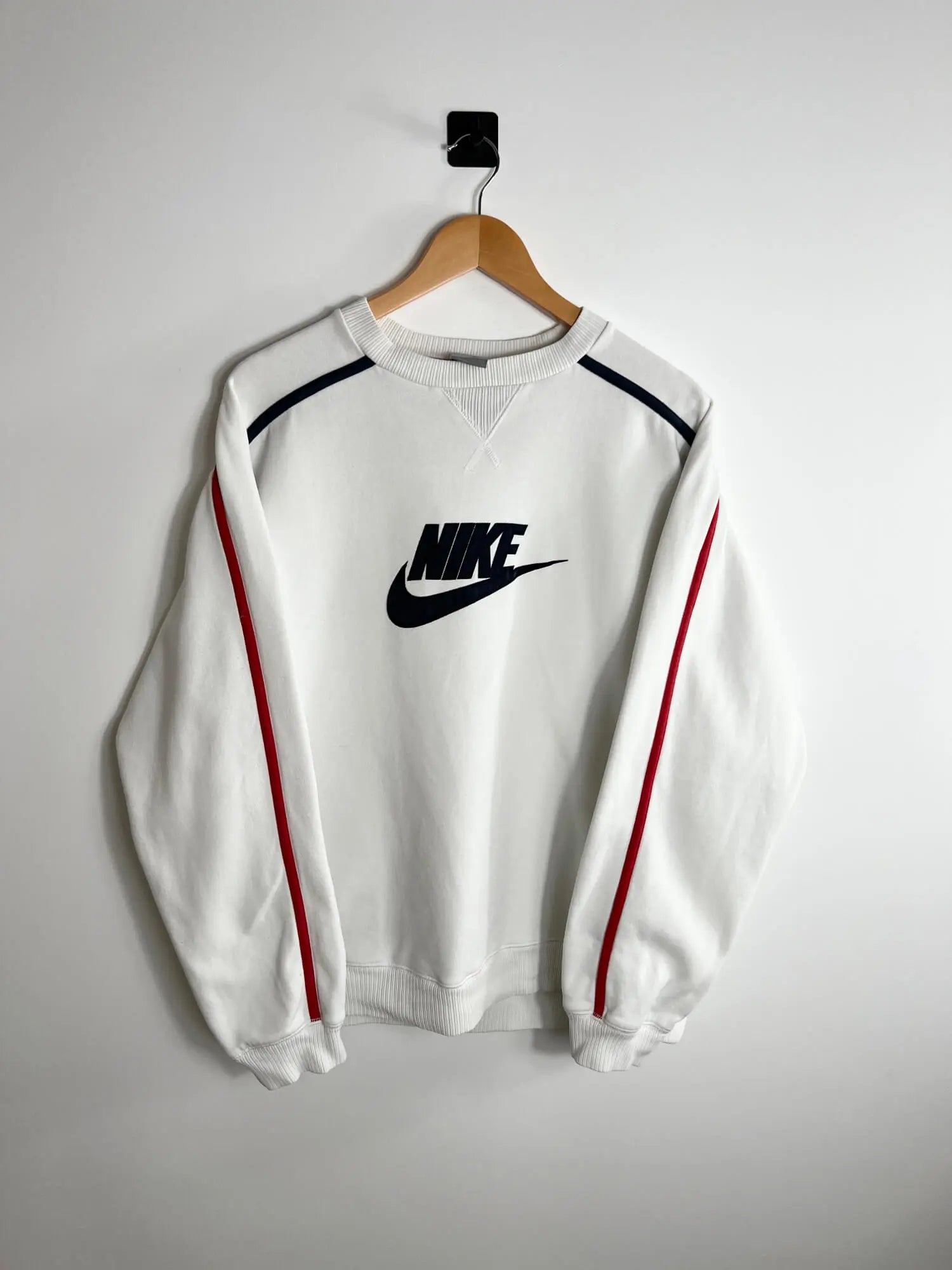 Old Nike Vintage White Sweater 2000s vista frontal