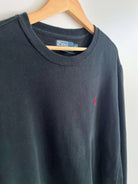 Crewneck Ralph lauren vintage noir avec logo ralph lauren brodé rouge vue de coté