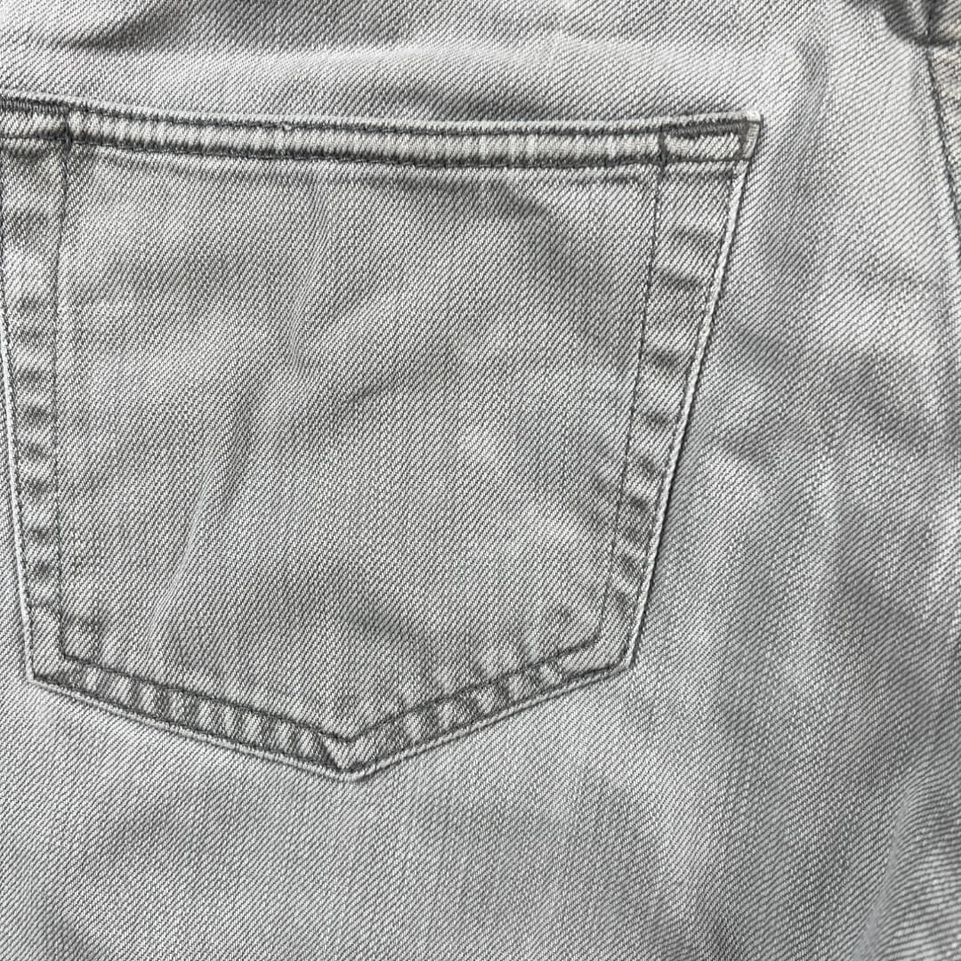 Jean carhartt gris vue de la poche arrière