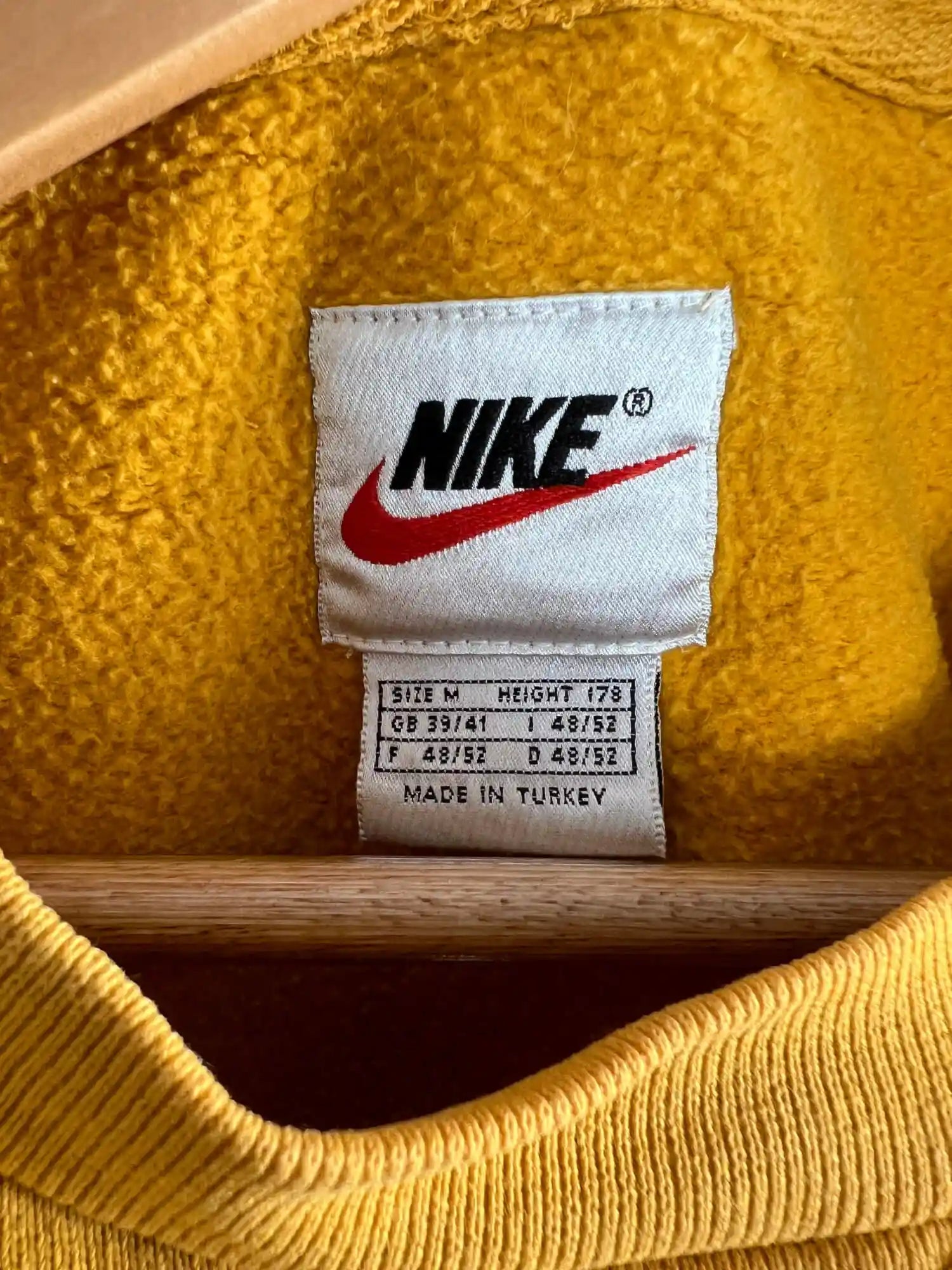 Sudadera Nike Vintage Hombre Amarillo Mostaza ver etiqueta nike