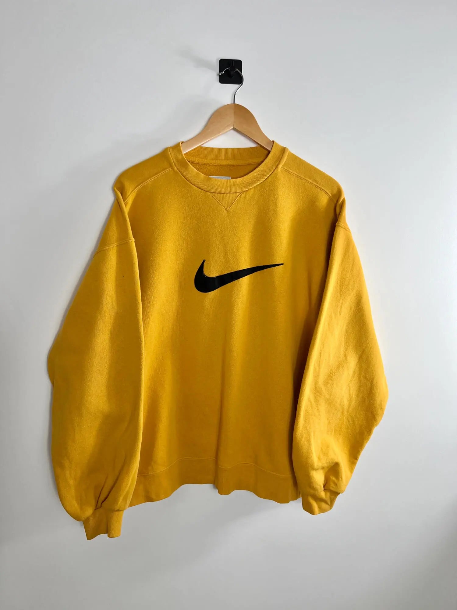 Sudadera Nike Vintage Hombre Amarillo Mostaza vista frontal