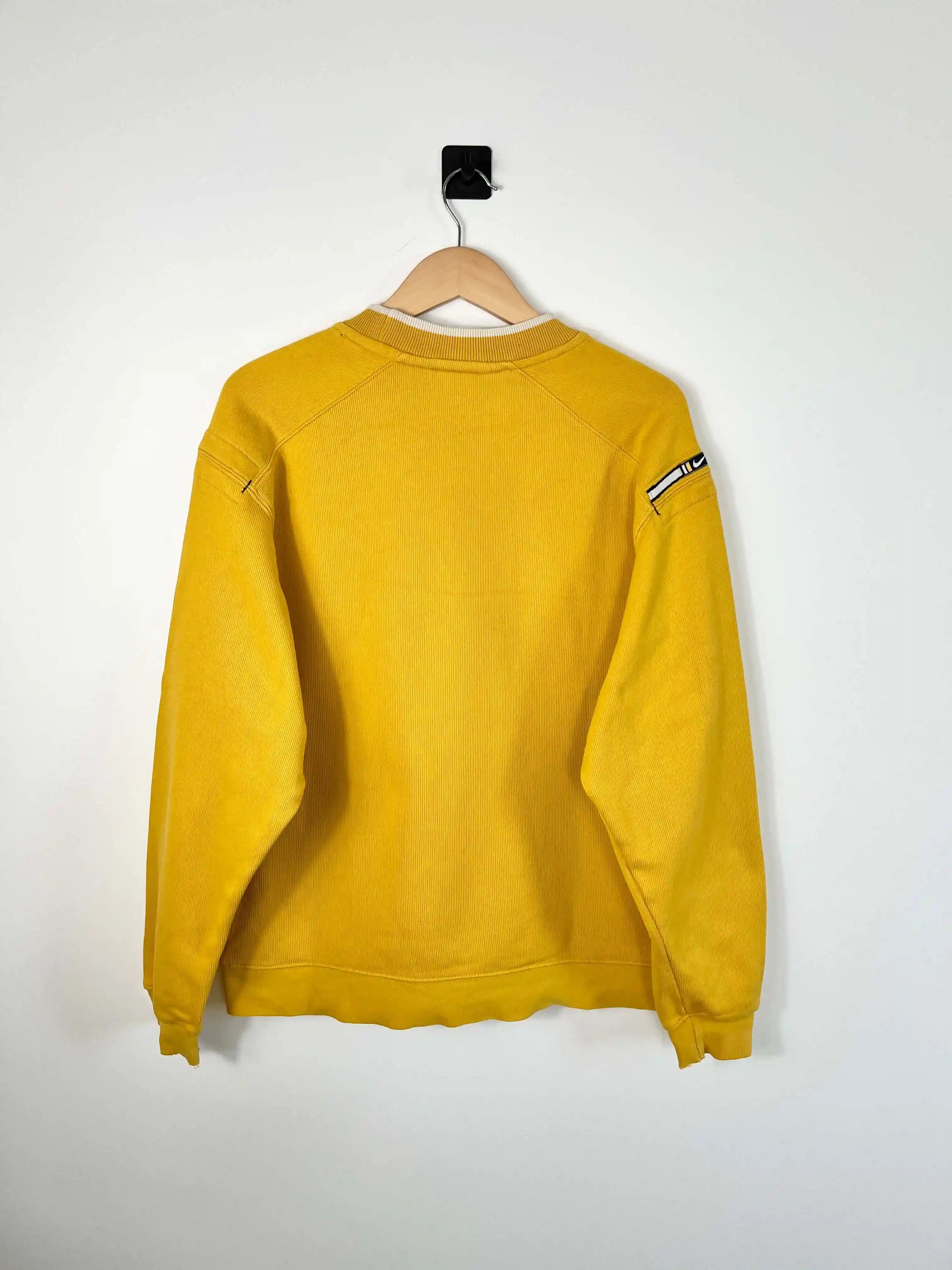 Pull Nike Vintage 90's Jaune Logo Brodé vue de dos