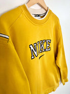 Pull Nike Vintage 90's Jaune Logo Brodé vue du logo