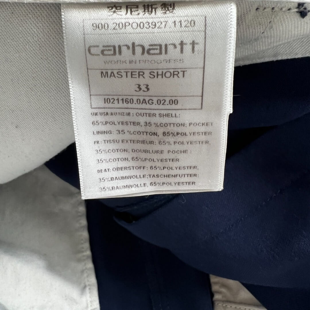 short chino carhartt bleu en coton vue de l'étiquette