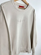 Supreme Cutout Logo Crewneck Natural vue du logo Supreme