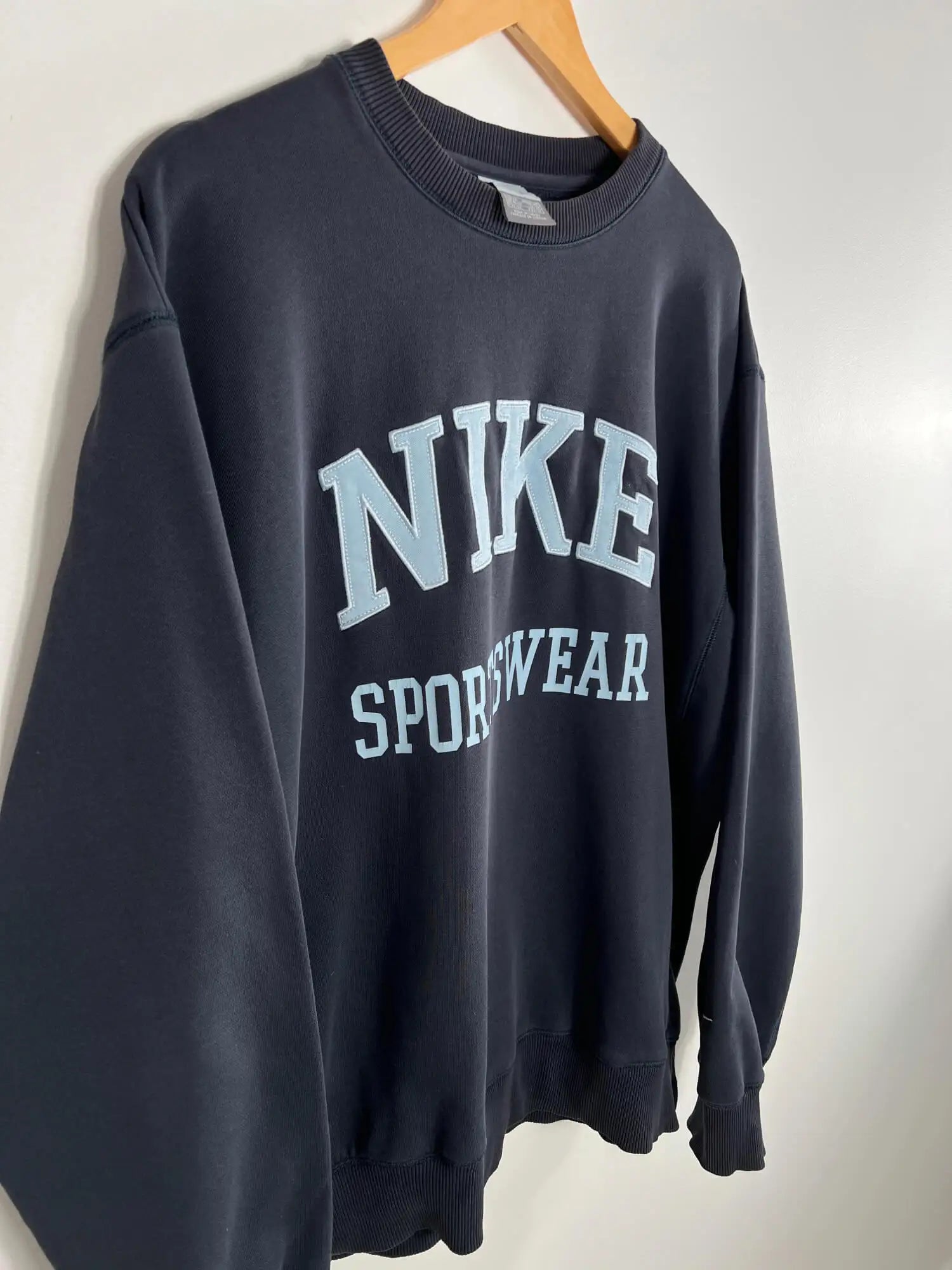 Sweat Nike Bleu Marine Homme Vintage 2000s vue de cote