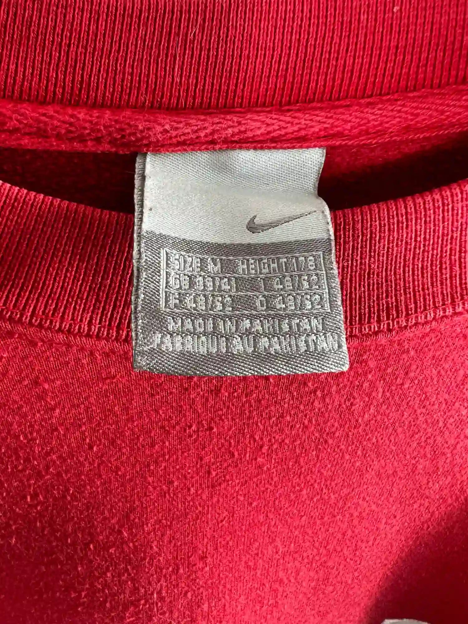 Nike Sweat Red 2000s vista de la etiqueta nike