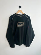 Sweat Nike Vintage 00s noir avec nike brode vue de face