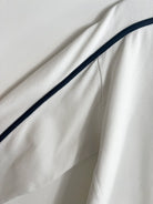 Sweat Nike Vintage 00s blanc avec logo nike noir vue de manche