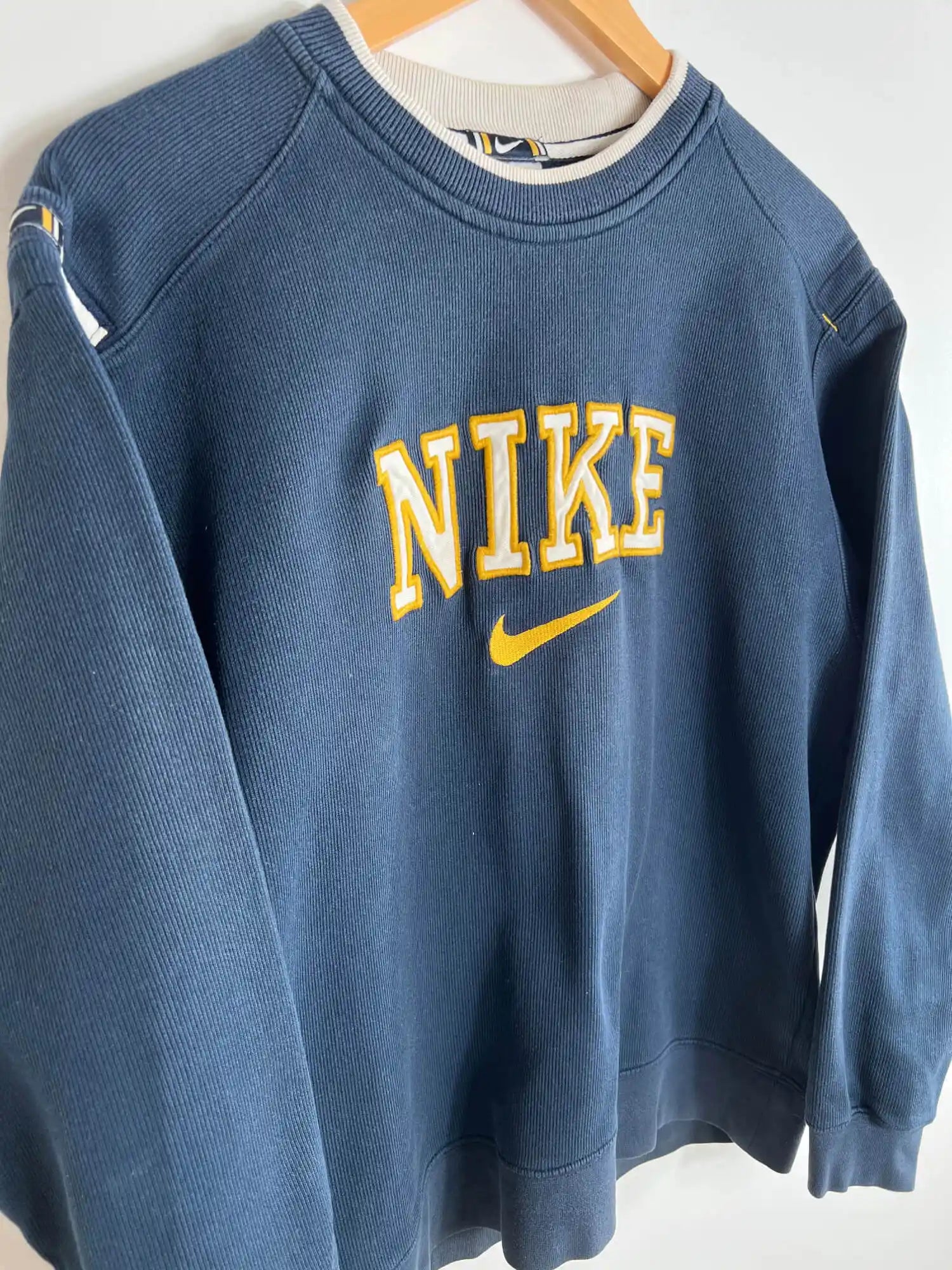 Nike Vintage 90s Blue sweatshirt nike logo view