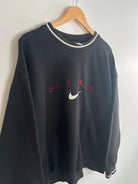 Sweat Nike Vintage 90s noir nike brodé bordeaux vue de coter