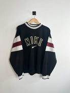 Sweat Nike Vintage 90s noir avec Nike brode vue de face