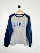 Sweater Nike Vintage 2000's Gris Logo Brodé vue de face