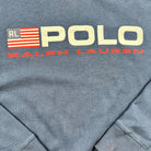 Détail de l'inscription Polo Ralph Lauren et drapeau brodé