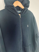 veste ralph lauren zip à capuche bleu marine avec logo ralph lauren brodé gris vue du logo