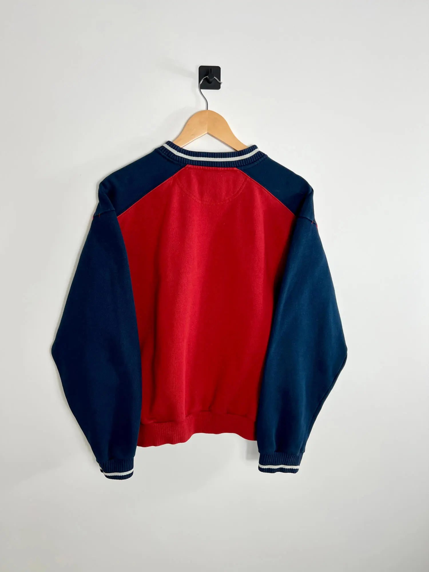 Vintage Nike 90s Sweatshirt Rouge et Bleu vue de dos