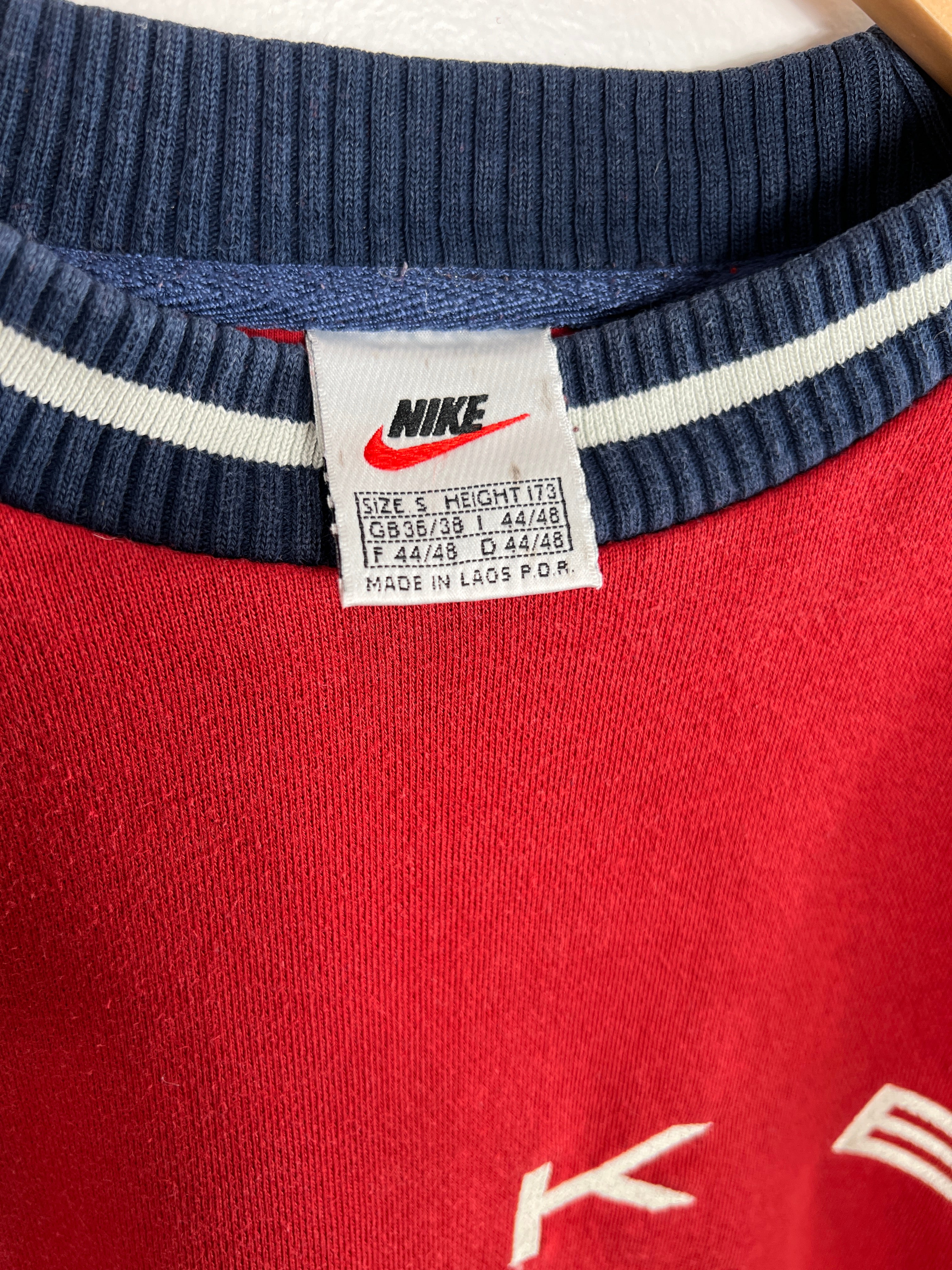 Vintage Nike 90s Sweatshirt Rouge et Bleu vue etiquette Nike